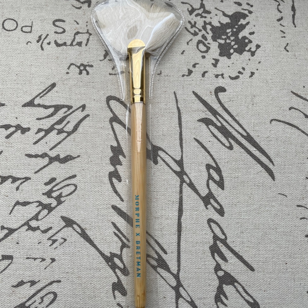 Morphe X Bretman Fan Brush with Gold and Tan Handle